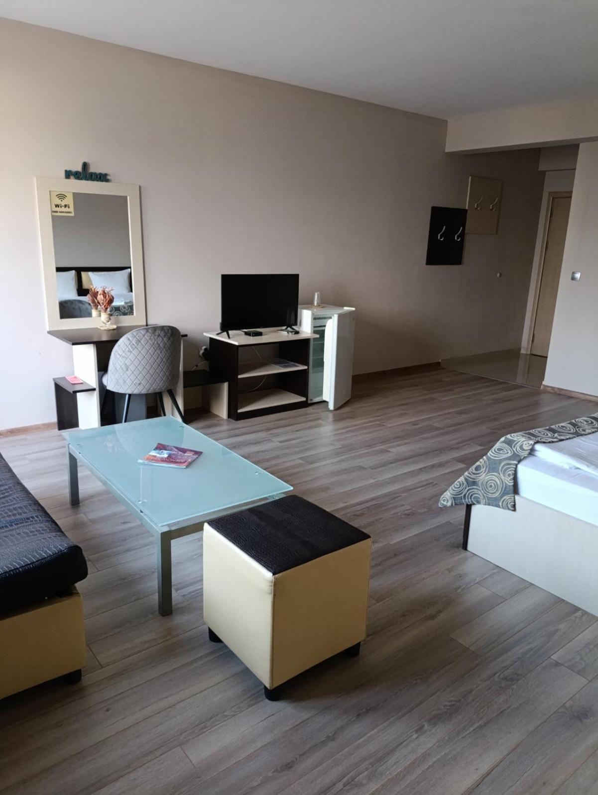 אסנובגראד Alexander Hotel מראה חיצוני תמונה