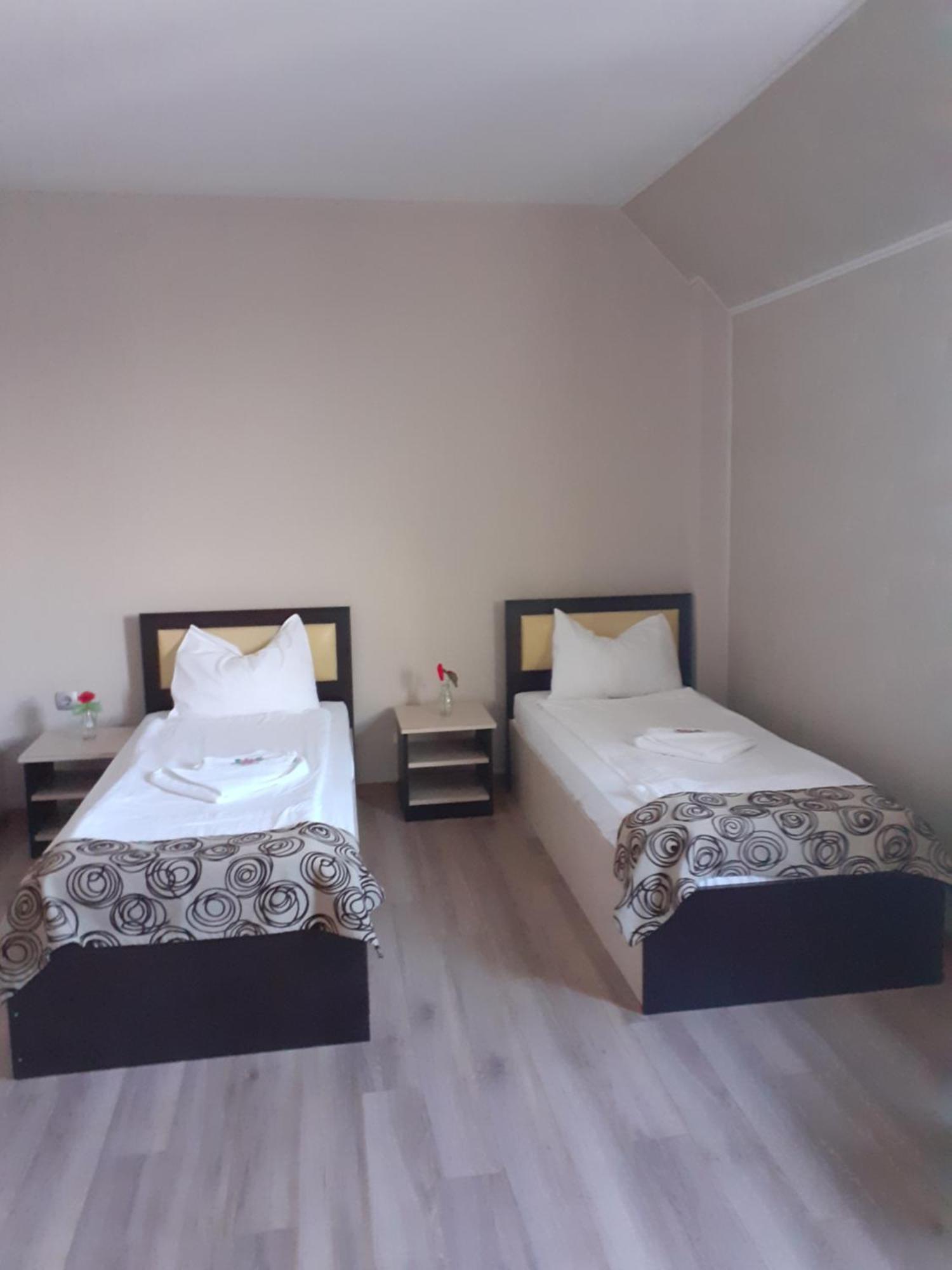 אסנובגראד Alexander Hotel מראה חיצוני תמונה
