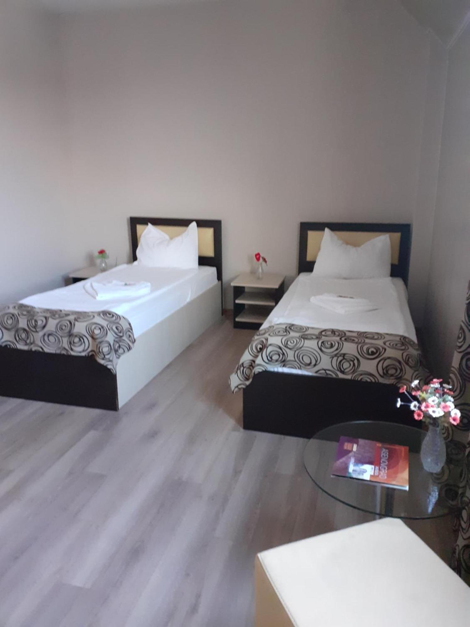 אסנובגראד Alexander Hotel מראה חיצוני תמונה