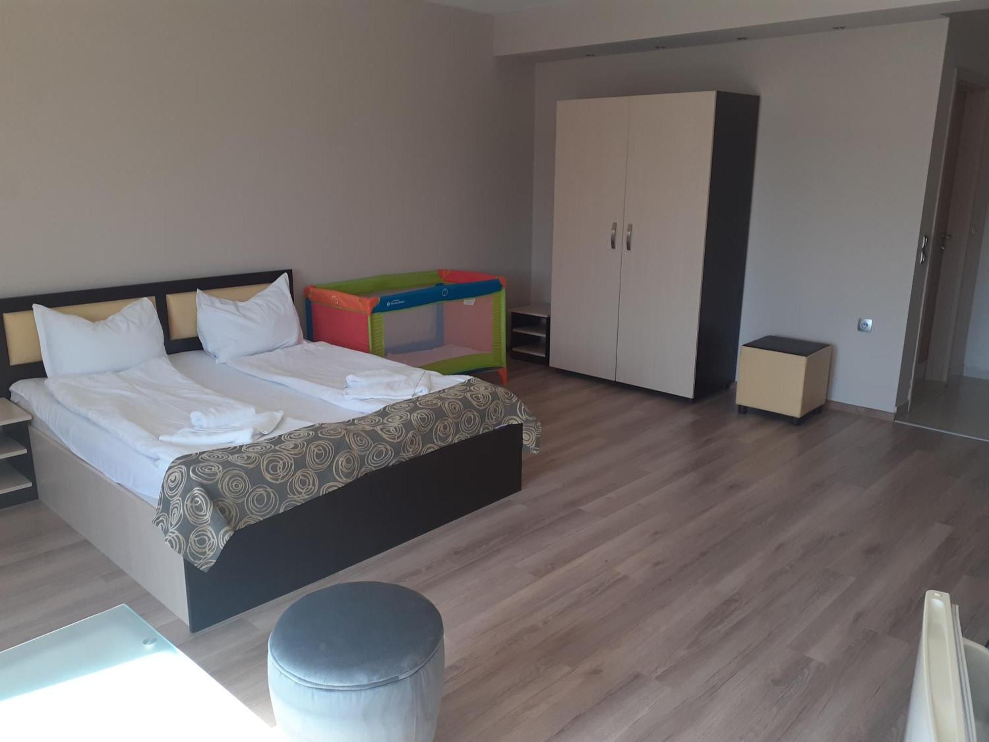 אסנובגראד Alexander Hotel מראה חיצוני תמונה