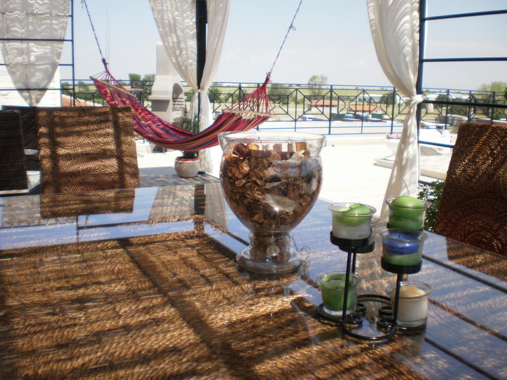 אסנובגראד Alexander Hotel מראה חיצוני תמונה