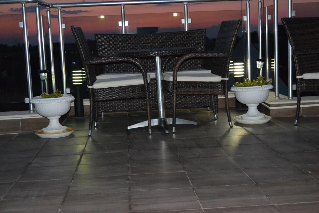 אסנובגראד Alexander Hotel מראה חיצוני תמונה