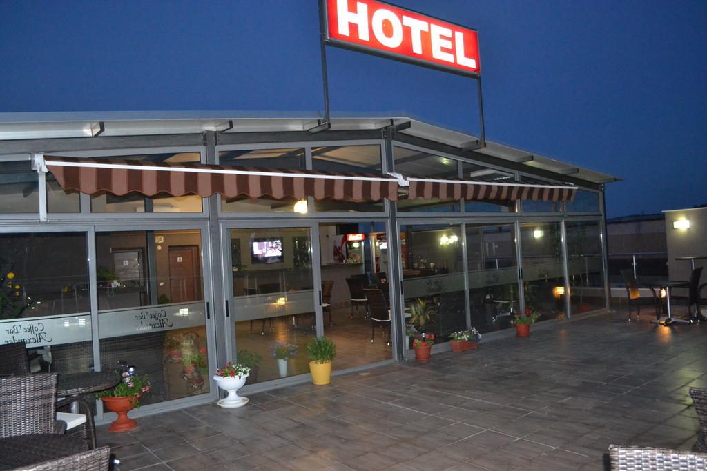 אסנובגראד Alexander Hotel מראה חיצוני תמונה