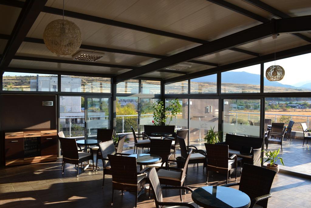 אסנובגראד Alexander Hotel מראה חיצוני תמונה