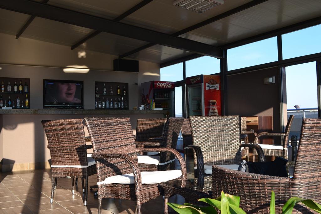 אסנובגראד Alexander Hotel מראה חיצוני תמונה