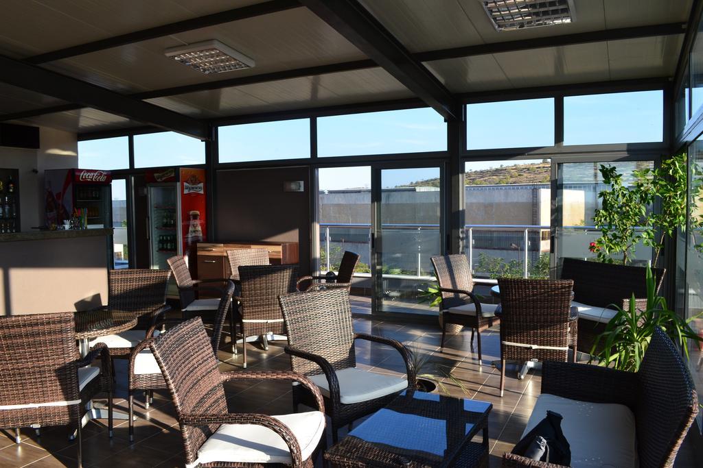 אסנובגראד Alexander Hotel מראה חיצוני תמונה