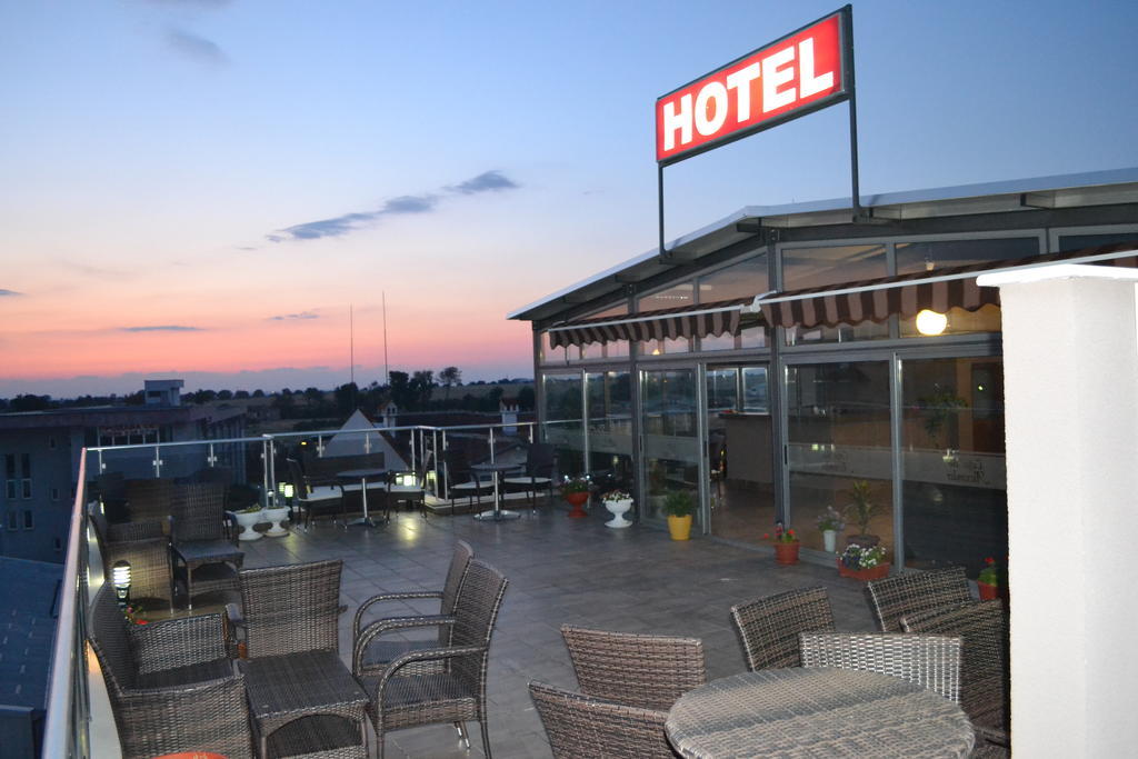 אסנובגראד Alexander Hotel מראה חיצוני תמונה