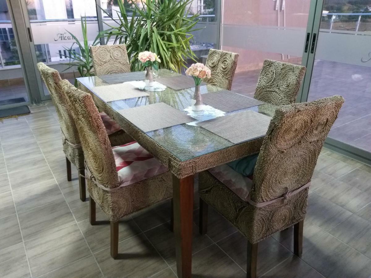 אסנובגראד Alexander Hotel מראה חיצוני תמונה