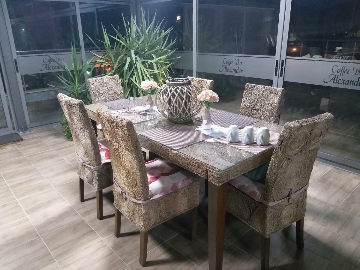 אסנובגראד Alexander Hotel מראה חיצוני תמונה