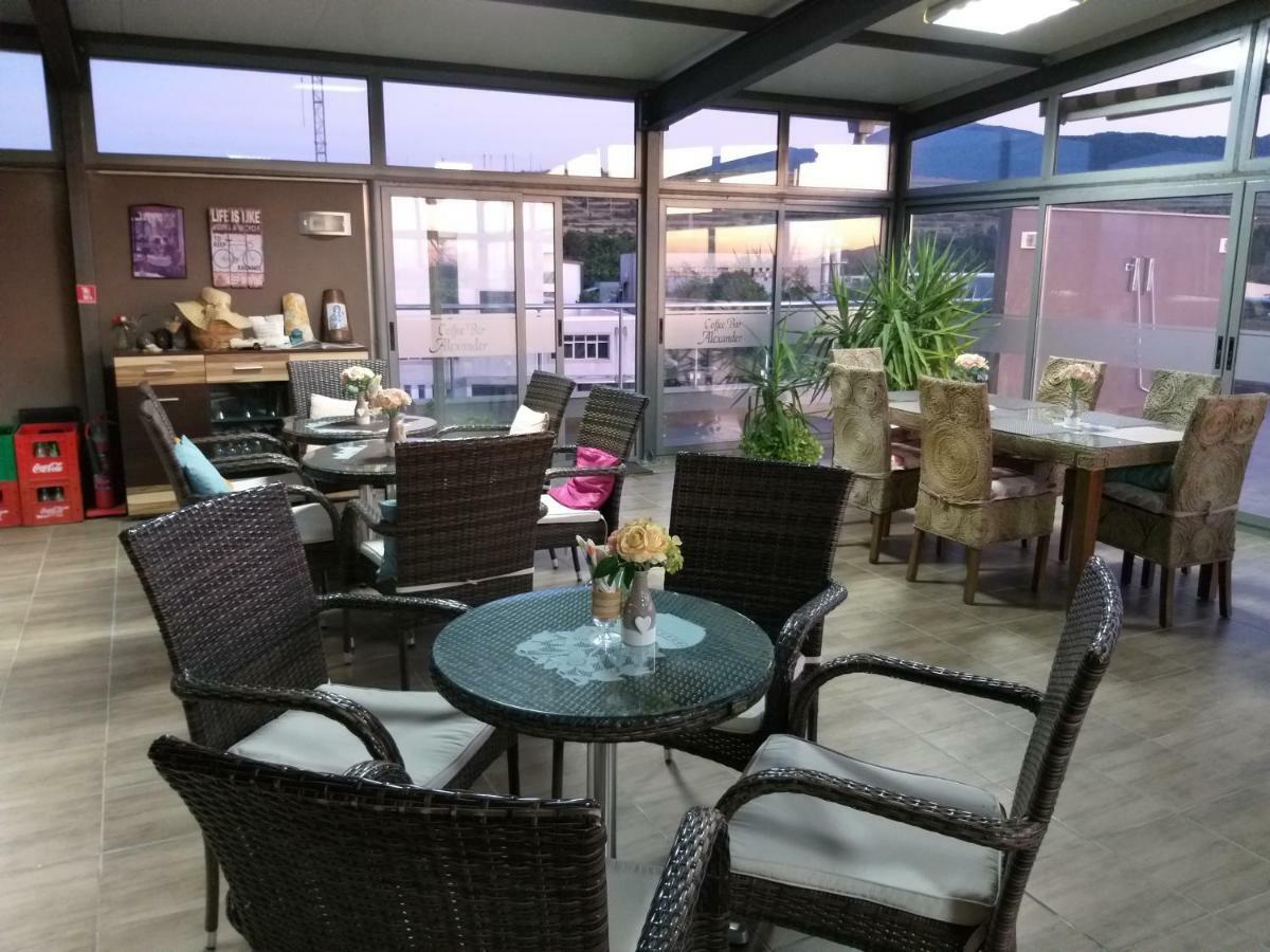 אסנובגראד Alexander Hotel מראה חיצוני תמונה